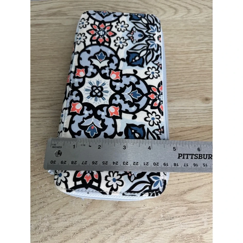 Vera Bradley Blue Floral Medallion Zippered Accessory Pouch Case 24836-V76